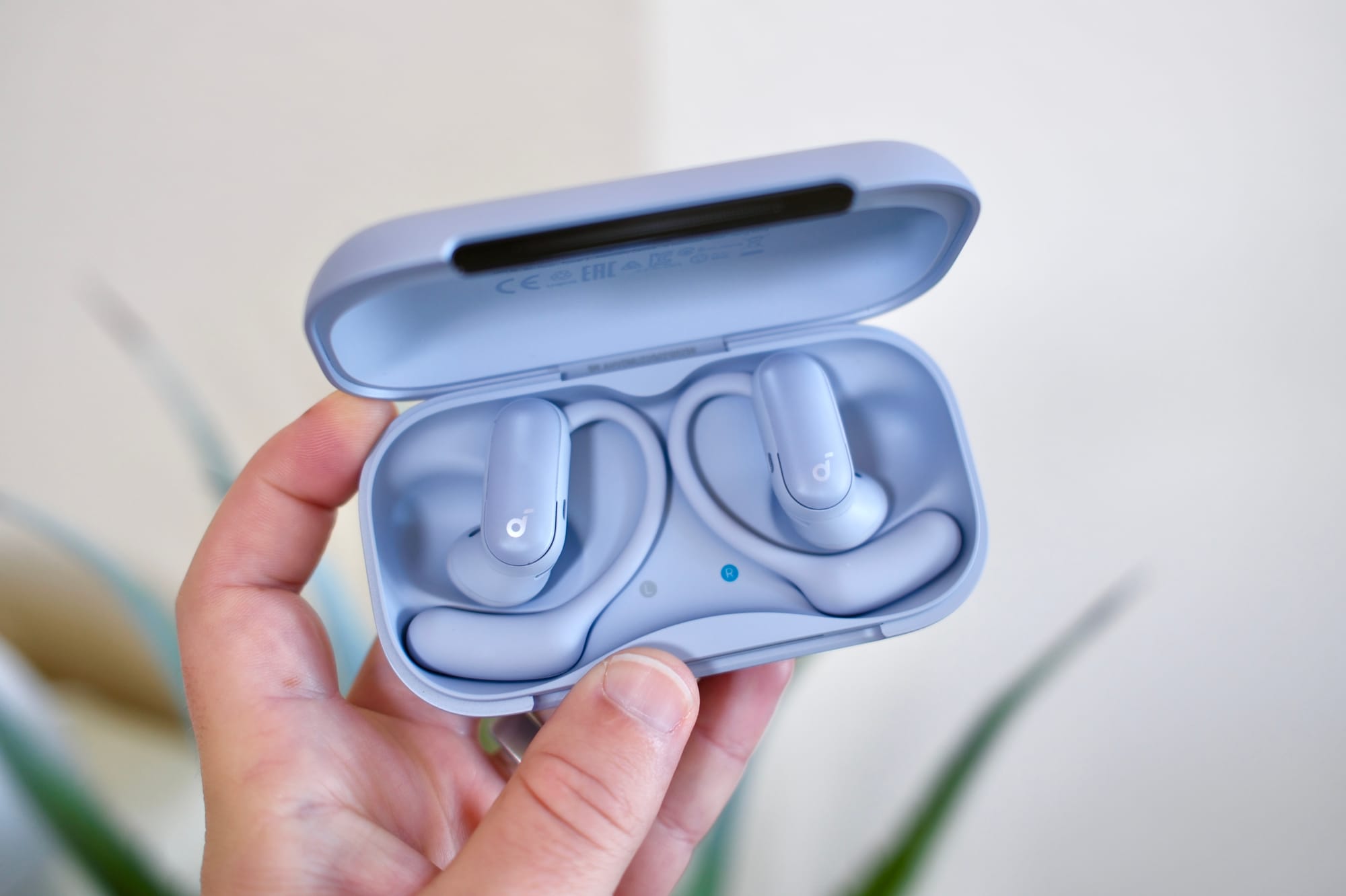 These open earbuds can switch to noise-canceling and might be an athlete's dream